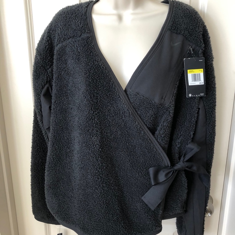 NWT Nike Long Sleeve Sherpa Wrap Top Black SM